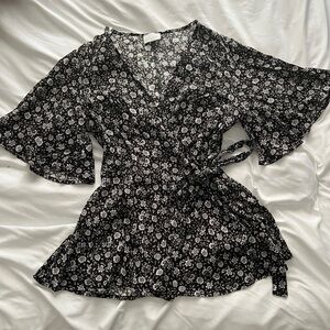 Francesca’s Bette Floral Wrap Blouse Size XXS